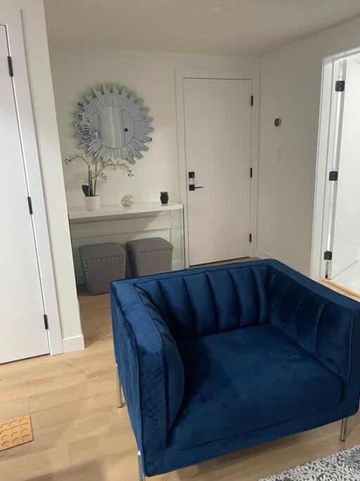Stylish 2 Bedroom Suite In Sw Edmonton Close To Windermere And Edmonton International Airport エクステリア 写真